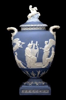 Váza Pegasus, Jasper ware, dekor John Flaxman, Josiah Wedgwood, Etruria, Anglie, 1786, British Museum, Londýn