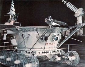 Dopravní a manipulační technika v lunárním opojení